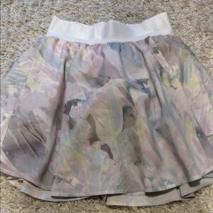 Like New Lululemon size 0 Floral Pastel Women's Skort